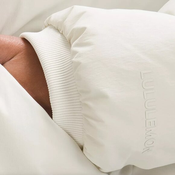 Lululemon Water Resistant Insulated Hooded Jacket Size small *BNWT* - Picture 2 of 4